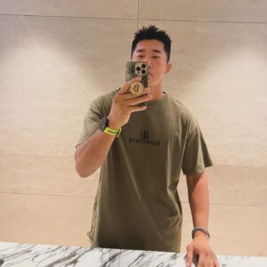 Kim Dong-hyun Instagram - 수트 입고 1.5km 첫 성공🔥🏊 #triathlon 
행복💪😃