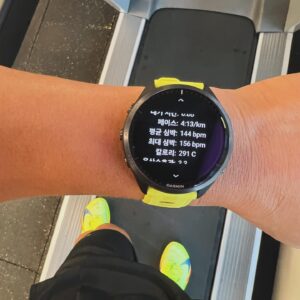 Kim Dong-hyun Instagram - 🏃🏻‍♂️ #treadmillrunning #10km마라톤준비
.
14km/h - 20min 💪🔥 
.
다음은 25min!!🏃🏻‍♂️