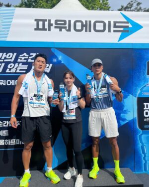 Kim Dong-hyun Instagram - #광고 
2024 서울하프마라톤 10km 참가
-10km 43분 24초 [4분 20초 페이스]-
아모띠랑 서로 페이스 메이커로 생애 첫 공식 기록🫡
.
 #파워에이드 #파워에이드제로 #나만의순간멈추지않는파워 #2024서울하프마라톤 #POWERADE #러닝 @coke.deal 
.
#본부패밀리 @hayan_0611 @amottivation