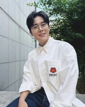 Kim Dong-jun Instagram - 🌺