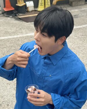 Kim Dong-jun Instagram - 장군님을 만났다. 뒤로 넘겨보세요 ❤️