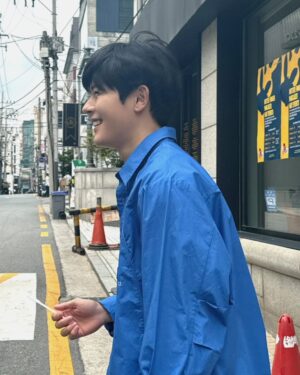 Kim Dong-jun Instagram - 장군님을 만났다. 뒤로 넘겨보세요 ❤️