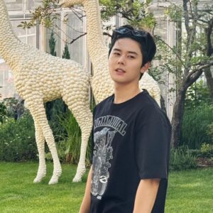Kim Dong-jun Instagram - Sunday mood 🕺