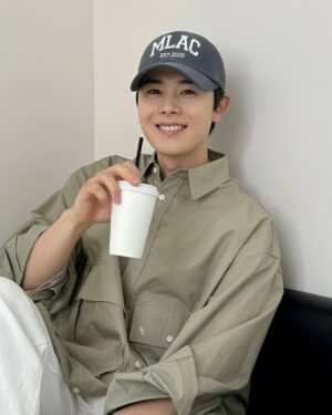 Kim Dong-jun Instagram - Khaki