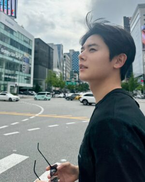 Kim Dong-jun Instagram - 내일 팬미팅 기대 돼 😃