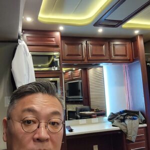 Kim Eui-sung Instagram - 이곳은 어디일까요?