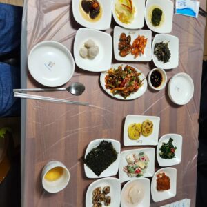 Kim Eui-sung Instagram - 사육당하는 고흥.
점심으로  갈치 서대 쏨벵이 구이와 준치 회무침.
진짜 어쩔 수 없이 막걸리 한잔 먹었습니다.
#고흥여행 #소문난식당