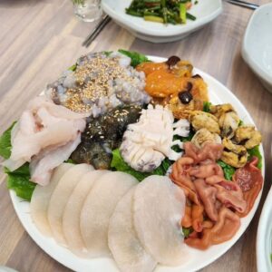 Kim Eui-sung Instagram - 녹동항 진미식당 꼭 가보세요
장어탕이랑 감성돔 미쳤어요.
말좀 들으세요 제발.
#고흥여행 #녹동항