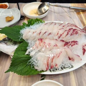 Kim Eui-sung Instagram - 녹동항 진미식당 꼭 가보세요
장어탕이랑 감성돔 미쳤어요.
말좀 들으세요 제발.
#고흥여행 #녹동항