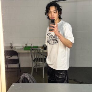 Kim Gun-woo Instagram - hand명오✅😙😄