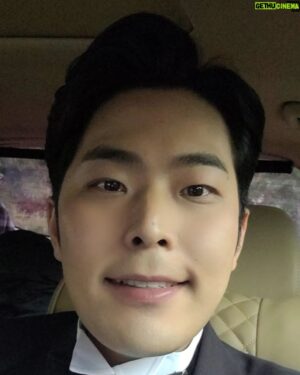 Kim Hae-jun Instagram - 안녕하세요 김해준입니다.
올해의 마지막 날 마지막 게시물을 
기분좋고 뜻깊은 이야기로 전할수 있게되어
올 한해 잘지냈다는 생각이 들어 
참 다행입니다. 
시간이 흘러 기억에서 잊혀졌을수도 있는
[다의어트 100일간 -45kg 다의어트] 성공시 기부하기.
1kg당 10만원을 기부하기로 했는데 총 46.2kg감량으로  그보다 조금 더 금액을 추가하여 500만원을 기부하게 되었습니다~ 
선민이와 보람이 덕분에 
끝까지 열심히 달려 성공할수 있게되었습니다.
그 안에는 용병 정재형씨의 도움도 있었습니다 
촬영을 하며 편집까지 고생해준 진수pd,진규pd 그리고 연남동생 재현이까지 모두 고맙고 고생많았습니다.

항상 부족함을 사랑으로 채워주심에
감사하며 내년에도 즐거운 웃음을 
드릴수 있는 김해준으로 찾아뵙겠습니다.
모두 올 한해 고생많으셨습니다.
새해 복 많이받으시고 
2023년 상상하는 모든일이 현실에서 
일어나는 환상적인 날들이 되기를 진심으로 바라겠습니다..!!

#김해준 #이선민 #나보람
#정재형 #진수pd #진규pd #김재현
#다의어트 #기부