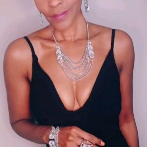 Kim Hawthorne Instagram - 🖤

#woman #thekimhawthorne #alliswell #lbd #fashionstyle