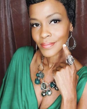 Kim Hawthorne Instagram - *sigh*. If you haven't in a while, do so. It resets your nervous system. I wish you peacefulness. 🙏🏽

#sometimeslessismore #simplicity #pause #thekimhawthorne #grace
