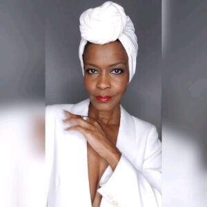 Kim Hawthorne Instagram - Make it a great one! 🤍🤍🤍

#fridayvibes #weekend #thekimhawthorne #actorlife
