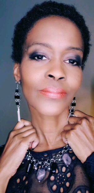 Kim Hawthorne Instagram - 🎬The Actor's job is to tell the truth. Leave the tricks. Find the truth of a moment, multiply that and you've succeeded in breathing life into your character. 🎬

Follow me @kimhawthornecoaching for more insights on acting. 🎭

#thekimhawthorne #kimhawthorne #greenleaf #workingactor #acting #actorlife #advice