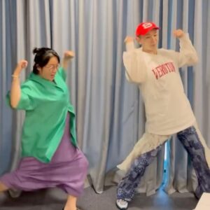 Kim Ho-young Instagram - 영턱스클럽 정  알아~~~ 몰라~~!? 😆 with @kim_younghee 
.
아니 ㅋㅋ 우리 둘이 맞춰본 것도 아닌데 ㅎㅎㅎ  왜이래 🤣