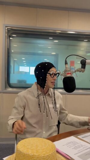 Kim Ho-young Instagram - #파워타임 @1077power #호파타  #호오티디 🖤🤎 .
.
수빈아 @page.soobin  주희야 @kkkkkjoo 땡큐 🩷💖 .
.
#투머치패션스타일 #호이스타일 ♣️