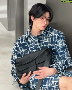 Kim Hyeon-jae Instagram - #광고 @fendi 💙
오픈 1주년이 된 #팔라초펜디서울 에서 진행된 ’FENDI SS24
Collection‘ 프레스 프레젠테이션에 다녀왔습니다!
이번 펜디에서는 토스카나의 풍경을 연상시키는 컬러 팔레트의 Ready-to-wear부터, 이번 시즌 새롭게 소개하는 펜디의 시그니처 피카부 백과 바케트 백까지 만나보실 수 있습니다!
#fendi #FendiSS24