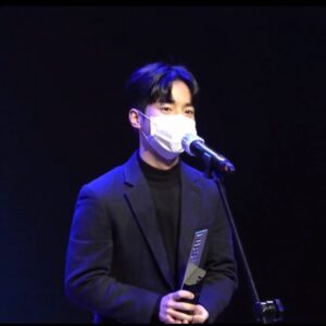 Kim Hyeon-mok Instagram - 2020울산국제영화제에서 영화 <앞니>로 연기상을 탔습니닿ㅎㅎㅎㅎ홓홓ㅎㅎㅎ힇ㅎ히ㅣ힣ㅎㅎㅎ