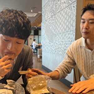 Kim Hyeon-mok Instagram - 원명아..알겠어..나 그냥 밥 좀 먹을게
#남과여#오늘#11시10분#채널A#넷플릭스