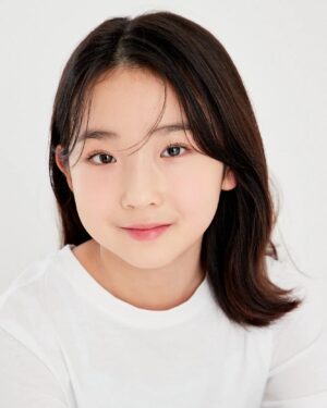 Kim Hyo-gyeong Instagram - ㆍ
#프로필

효경이의 새 프로필🌟

작년에 예약하고 머리 길러서 찍고 싶어서 
미루고 미뤄서 기다리고 기다리다 찍은 프로필
하나하나 넘 감동이라서 
셀렉하는라 힘들었지만 
효경이의 새로운 이미지를 찾아주시고
머리카락 한올한올 신경써서 예쁘게 꾸며주신
작가님 메이크업실장님 감사합니다🙇‍♀️

📷@gradationmood_studio 
💄@gon__make

ㆍ
ㆍ
ㆍ
ㆍ
ㆍ
ㆍ
ㆍ

#김효경 #배우김효경 #뉴프로필 #새로운이미지
#그라데이션무드 #아역프로필 #배우프로필