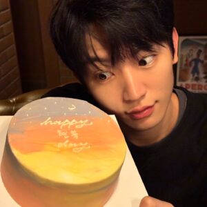 Kim Hyun Wook Instagram - 생일을 축하해주셔서 감사드려요 ❣️