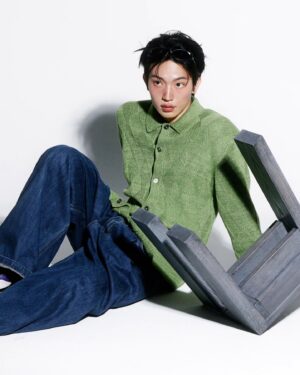 Kim Hyun Wook Instagram - 초록불에 건너시고💚 빨간불에 멈춰주세요❤️
.
Photo : @kimmsehun 
Make-up : @aknacktool_0_0ng 
Hair : @_sooin_at 
Fashion : @lee.min.jeong 
Furniture : @oryuelements