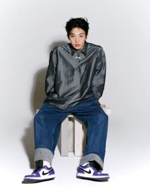 Kim Hyun Wook Instagram - 초록불에 건너시고💚 빨간불에 멈춰주세요❤️
.
Photo : @kimmsehun 
Make-up : @aknacktool_0_0ng 
Hair : @_sooin_at 
Fashion : @lee.min.jeong 
Furniture : @oryuelements