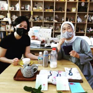 Kim Hyun-joo Instagram - 떠나는 길에 잠깐의 만남, 큰 행복..
감사합니다..