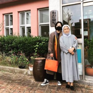 Kim Hyun-joo Instagram - 떠나는 길에 잠깐의 만남, 큰 행복..
감사합니다..