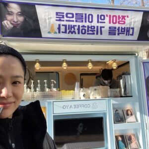 Kim Hyun-joo Instagram - #JUNG_E 드디어... 1/20
#장난감#총 (훈련용) 더 멋진 총은 #netflix #JUNg_E 에서..내가 더 #기다림 #연상호감독님 감사해요 #강수연 선배님 존경하고 보고싶어요 #류경수 며칠뒤에 만나 -#김현주 정이
#trolley#event 다다음주에 만나요~