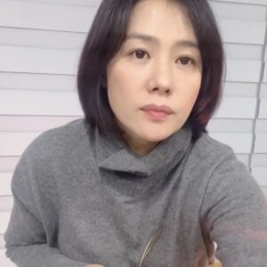 Kim Hyun-joo Instagram - 다시 돌아왔다~ #trolley #event
#grey 까지 5분 추첨할께요~
방송 끝나고 “시작”이라는 댓글부터 해당됩니다~ 댓글수를 예측하기 어려워 큰 숫자를 못했는데 일단 다양하게 하고 해당숫자 없다면 반으로 나눈 숫자로 하도록 할께요~
그럼 잠시후에 트롤리에서 만나요~