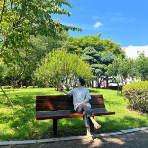 Kim Hyun-joo Instagram - 어느새.. 드디어.. 벌써.. 가을~  날씨만큼 맑은 날 되기를~
(사진 좀 올리라며 울애들이 찍어줌)#트롤리