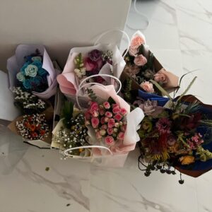 Kim Hyun-joo Instagram - #thankstagram 꽃은 시들까봐 들어오자마자 사진부터 찍어뒀는데..선물은 너무 많아서 다 찍지 못했어요..쿠션,티셔츠,텀블러,앞치마,핸드크림,책,티셔츠,티,머그컵,목도리,사과(오브제),캔들,샴페인,정이액자.. 전부 다 잘 받았어요~ 다들 고마워요~
마지막 이벤트를 위에 이번주 쉬어갈께요~ #trolley

막짤 by Ryu~