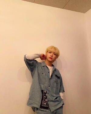 Kim Jae-hyun Instagram - 사복🕺🏻
.
.
.
#엔플라잉 #NFlying #김재현 #사복 #패션 #청청 #깔맞춤 #나의 #뉴어라이벌 #아이템 #UGG #MY #BABY