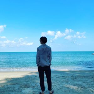 Kim Jae-wook Instagram - 흘려보낼 거 흘려보내고, 깊게 심호흡 한번 하고,침착하게 다시 한 해 시작합시다. happy 2020!  We are always more anxious to be distinguished for a talent which we do not possess, than to be praised for the fifteen which we do possess. -Mark twain