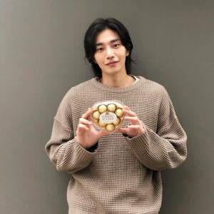 Kim Jae-young Instagram - 페레로 로쉐에서 발렌타인데이 황금빛 선물을 받았어요!
발렌타인데이면 생각나는 달콤한 초콜릿,
사랑하는 사람들에게 페레로 로쉐를 선물해 보는건 어떠세요?
서로에게 전달되는 마음으로 한번, 달콤한 맛으로 두번 행복을 드립니다!!
모두 행복한 발렌타인 보내시길 ^^

#광고 #페레로로쉐 #황금빛선물 #발렌타인데이
