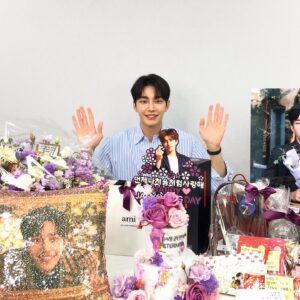Kim Jae-young Instagram - .
오늘 만나서 반가웠어요💜
고마워요! ^^