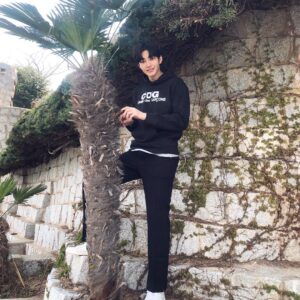 Kim Jae-young Instagram - 매미성 
날씨 개꿀👍