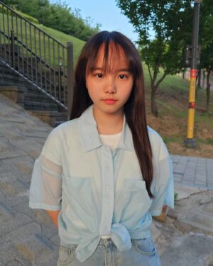 Kim Ji-Yu Instagram - #광고
@r10u_official
@r10u_celeb

해질녘 지유^^;
너무 시뻘겋네~~~
🙈
#R10U쥬니어
#반팔바람막이
#아노락반팔셋업
#아이돌셔츠
#숏팬츠
#무신사