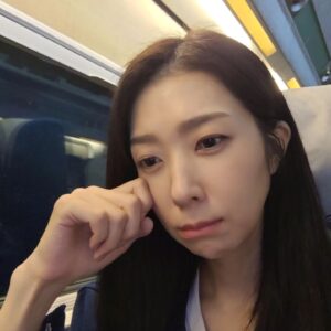 Kim Ji-hyun Instagram - 롯데 화이팅!을 외치고...
울면서 돌아갔다고 한다...
(같은 기차 다른 너낌..ㅋㅋ)
꼭!다시!!!
꿈은 계속된다☆