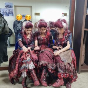 Kim Ji-hyun Instagram - 러빗들♡흐흐흐♡
프레스콜까지 잘 마쳤네요!
극장에서 만나요^^