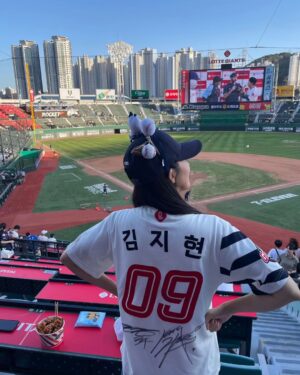 Kim Ji-hyun Instagram - 꿈☆은 이루어진다!(옛날 사람ㅋㅋ)
롯데 자이언츠! 
끝까지 응원합니다!!!👍👍👍