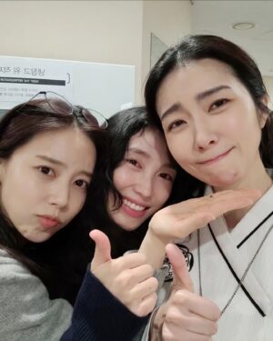 Kim Ji-hyun Instagram - 사랑하는 지지들♡