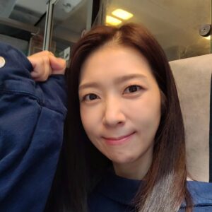 Kim Ji-hyun Instagram - 롯데 화이팅!을 외치고...
울면서 돌아갔다고 한다...
(같은 기차 다른 너낌..ㅋㅋ)
꼭!다시!!!
꿈은 계속된다☆