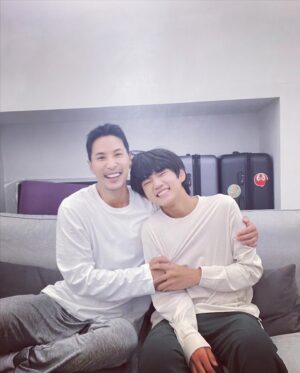 Kim Ji-seok Instagram - 우리는 표정 父子 👨‍👦❣️