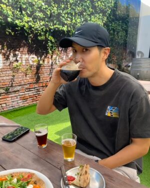 Kim Ji-seok Instagram - ☀️🍺 vibes