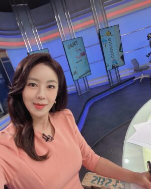 Kim Joo-hee Instagram - #신록예찬 🌹🌱🐻🍃🐣🔮🌳