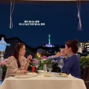 Kim Joo-hee Instagram - 반 시체 상태로 뻗어있는 나를 건져내어 
수고했다며 밥사주는 내 칭구 @jangsukjoon_v 
쵝오다 🌱💚🧚🏻‍♂️

남산타워는 오늘 무슨 색일까 기대하며 타임랩스를 켜보았는데 
노랑 보라 초록으로 변하다가 초록으로 정착= 대기 질 좋음 🥳

별거아닌 시시껄렁한 이야기로 웃음 빵빵 도파민 뿜뿜 
힐링이었던 밤 🌙

생각해주는 맘씨 넘나 고마워 ☕️ 
(직화에는 약하지만) 고기 구워주께 🥩🍖🤗 

#수국수국 #까만밤아주까만밤 #healingmoments 🗼✨🧚🏻‍♂️