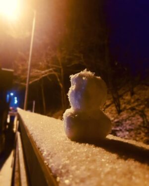 Kim Joon Instagram - 💡⛄ #쪼물락쪼물락 #손시려 #눈사람 #망손